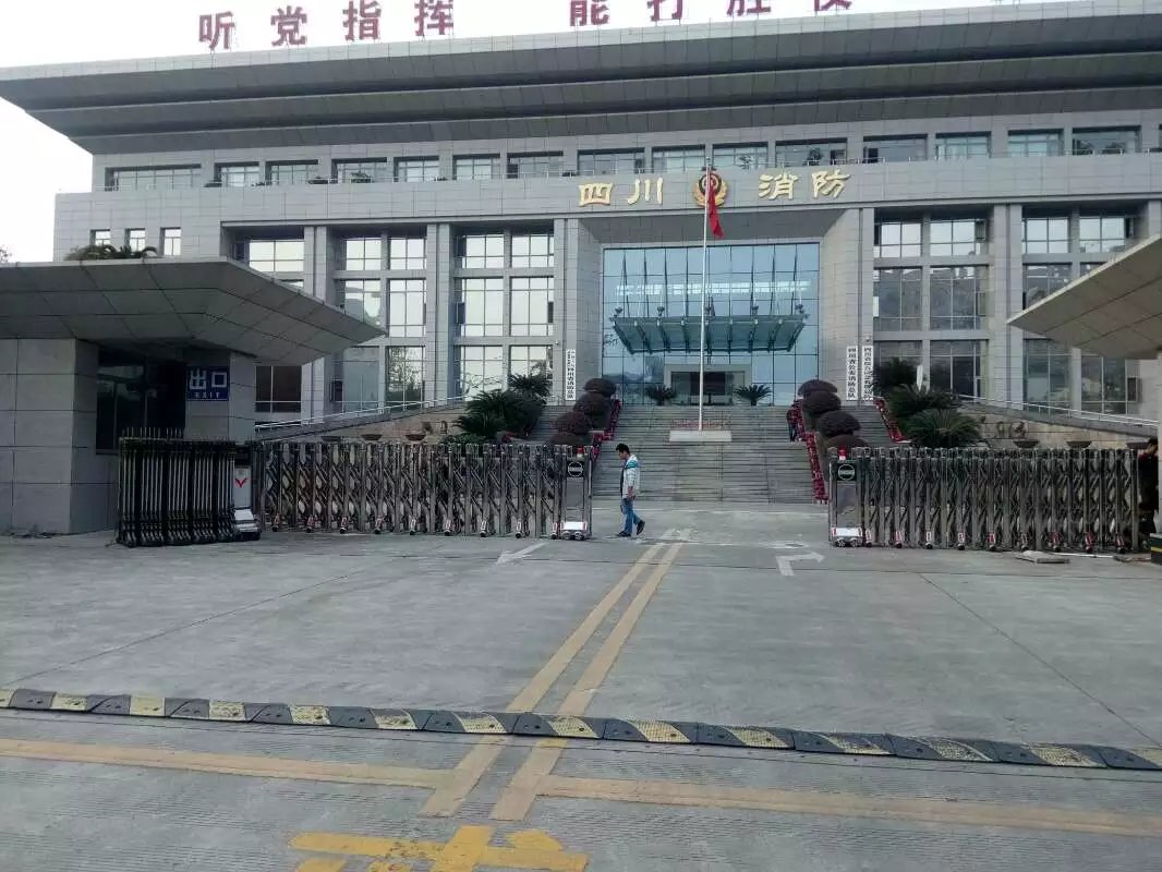 安义县安义县四川消防总队伸缩门